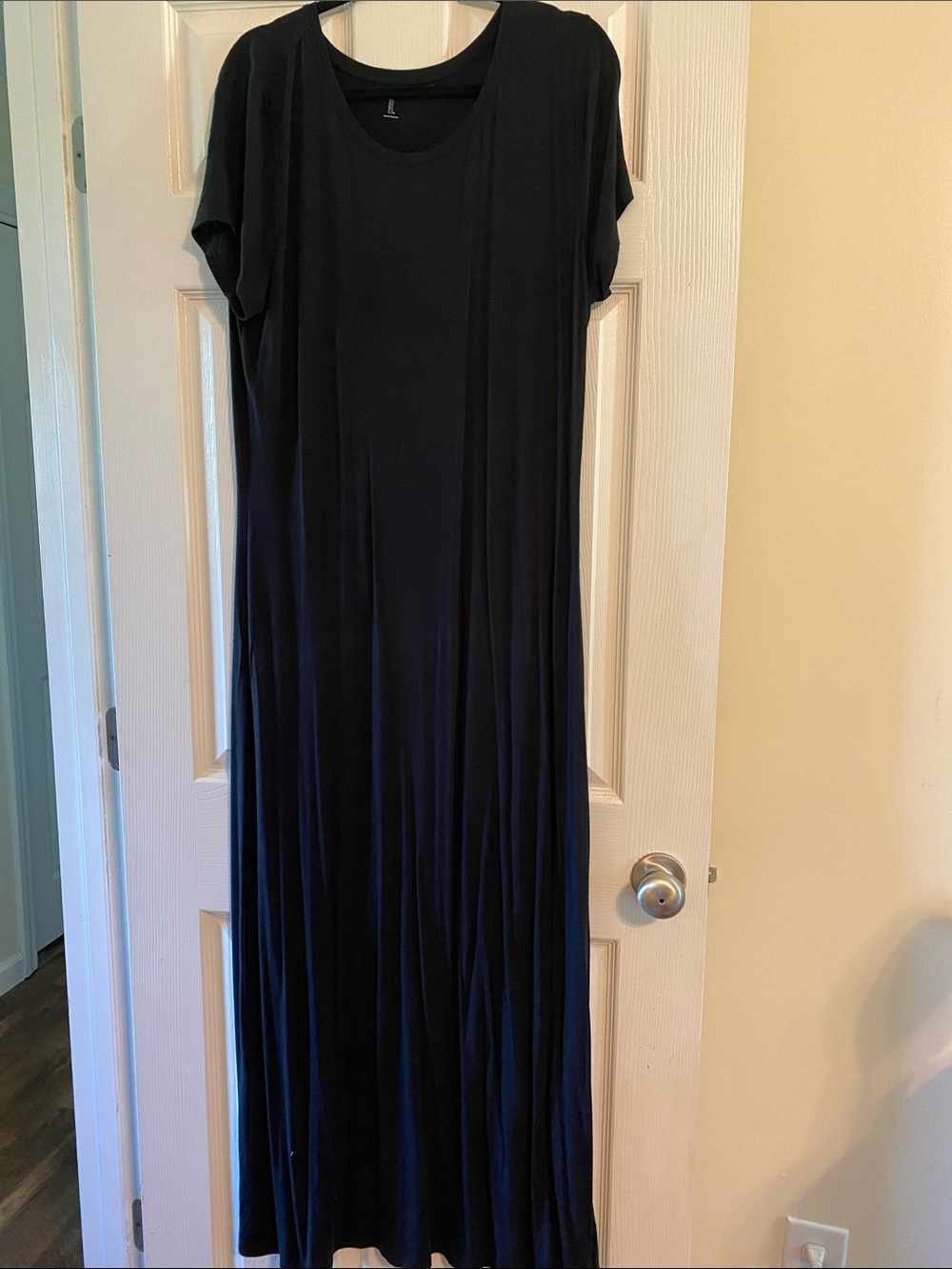 Amazon Essentials Black Short-Sleeve Maxi Dress